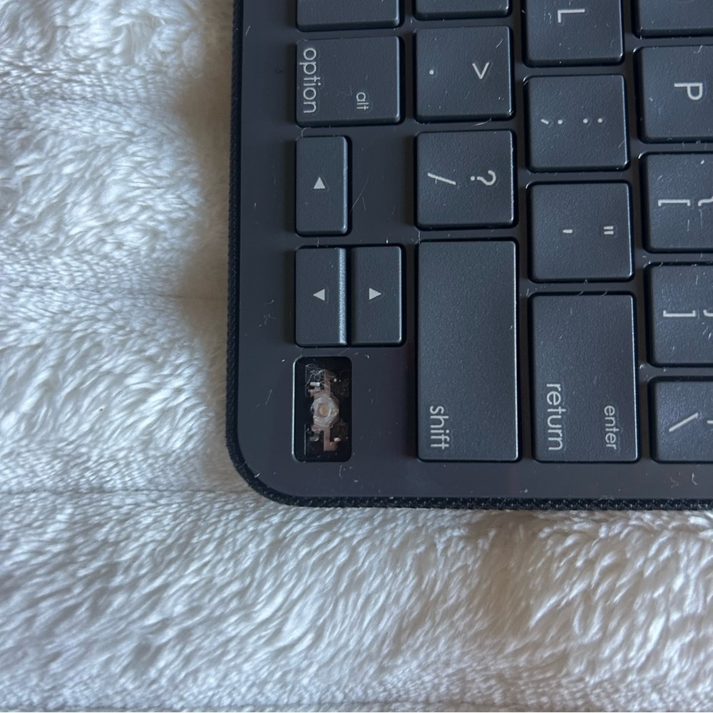 Logitech Slim Folio Keyboard Case for iPad (5th and 6th Generation) - Dark Gray - Picture 6 of 7